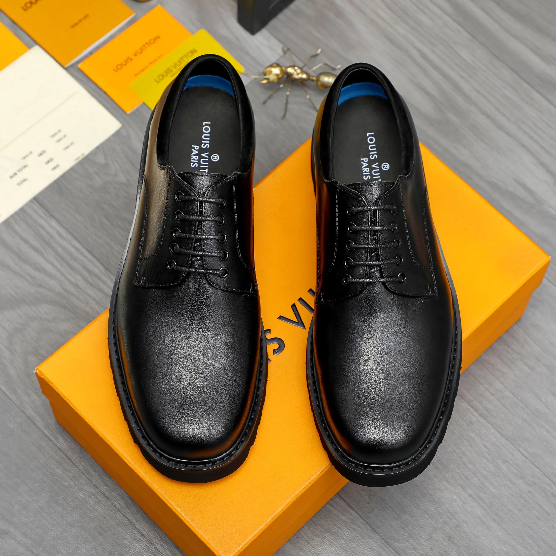 Men's shoes 💰p480 Product trademark: LV (Louis Vuitton) business lace-up leather shoes Regular size: 38-45 (45 is custom-made and non-returnable) Product materials: Selected high-quality cowhide upper, cowhide lining, original rubber outsole